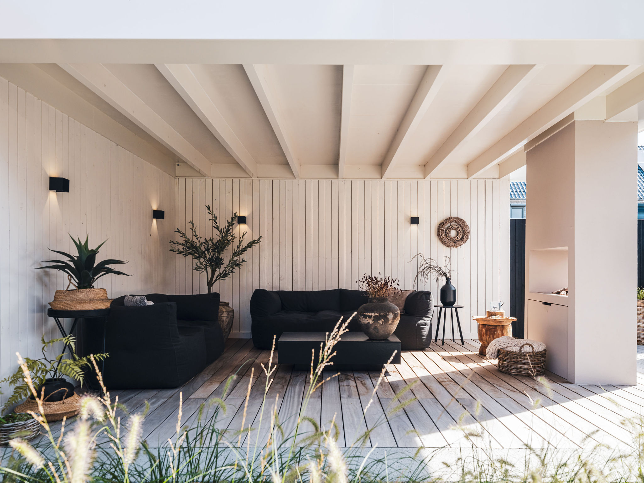 Moderne tuin met buitenverblijf molengraaf tuinen