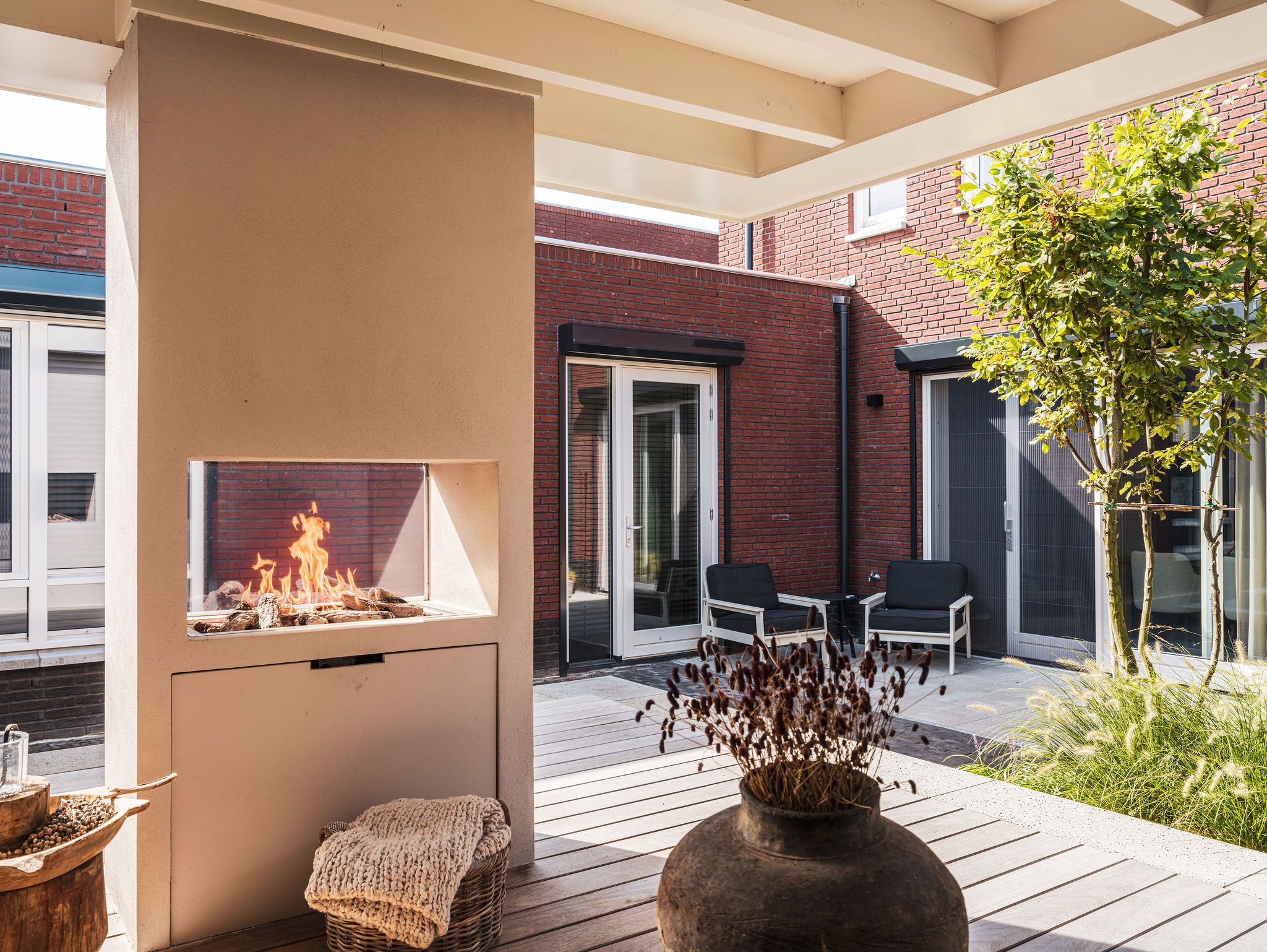 Moderne tuin met buitenverblijf molengraaf tuinen